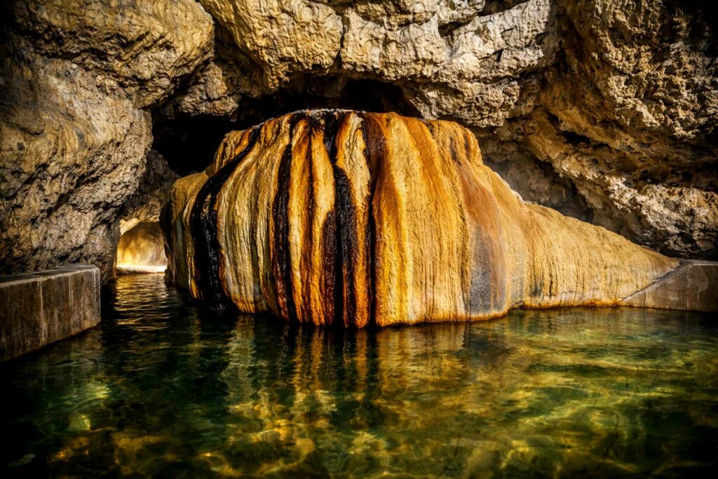 Parenica: kúpeľ v jaskyni